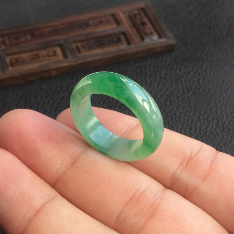 (超值推荐)糯冰种飘花指环