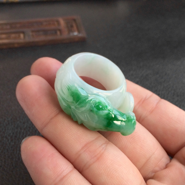 (超值推荐)糯冰种飘翠马到成功扳指