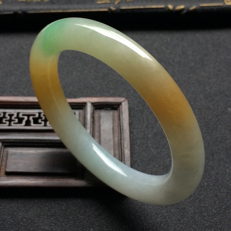 （超值推荐）糯冰种三彩圆条手镯（55.7mm）