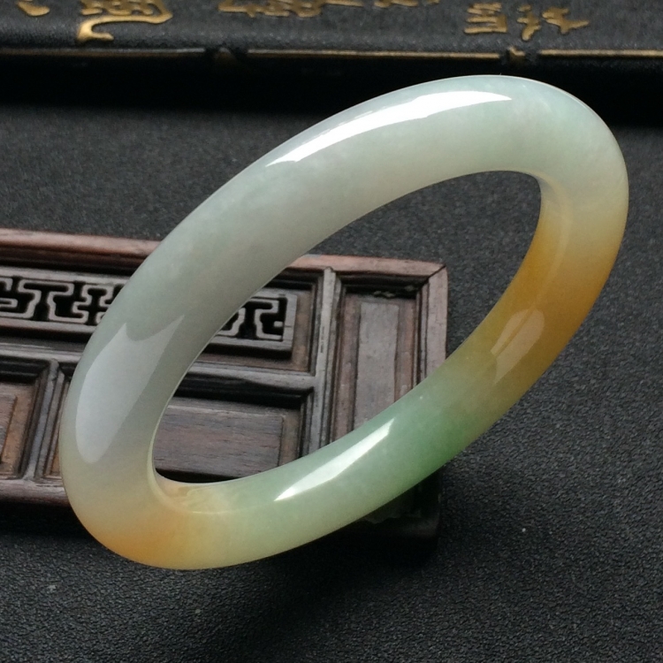 （超值推荐）糯冰种三彩圆条手镯（55.7mm）