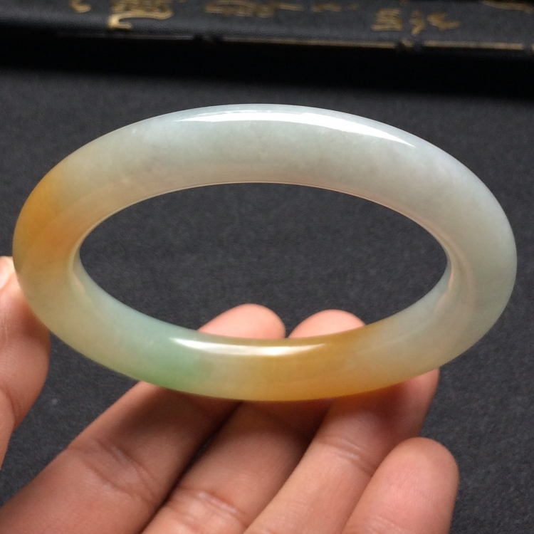 （超值推荐）糯冰种三彩圆条手镯（55.7mm）