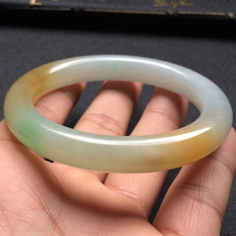 （超值推荐）糯冰种三彩圆条手镯（55.7mm）