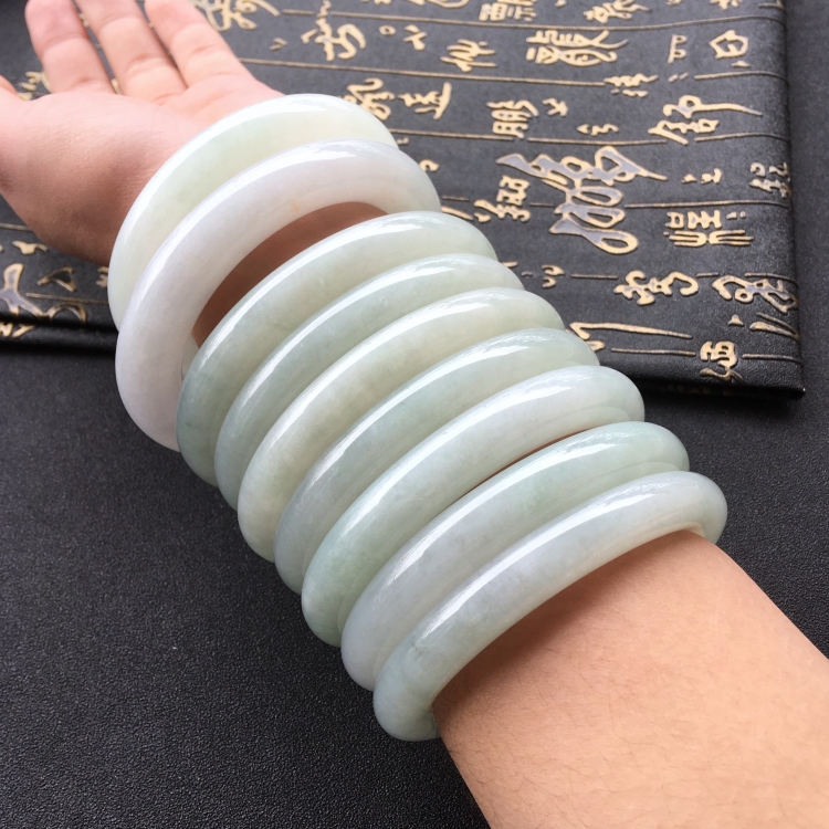 (超值推荐)糯冰种晴水圆条手镯一批走(56.3mm)