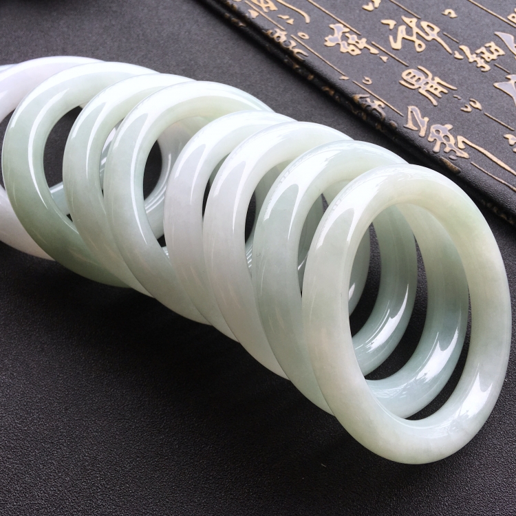 (超值推荐)糯冰种晴水圆条手镯一批走(56.3mm)
