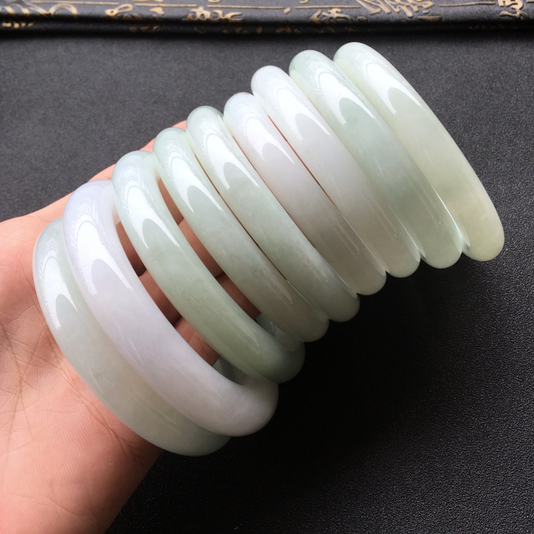 (超值推荐)糯冰种晴水圆条手镯一批走(56.3mm)