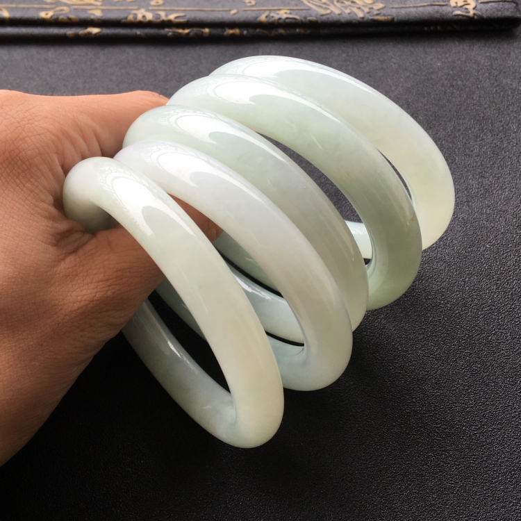 (超值推荐)糯冰种晴水圆条手镯一批走(56.3mm)