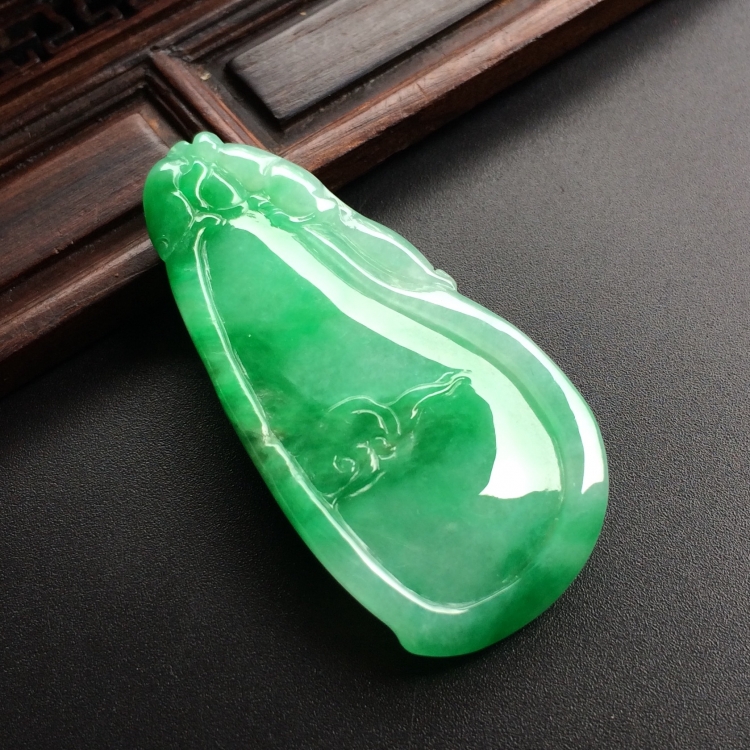 （超值推荐）糯冰种飘翠福瓜挂件