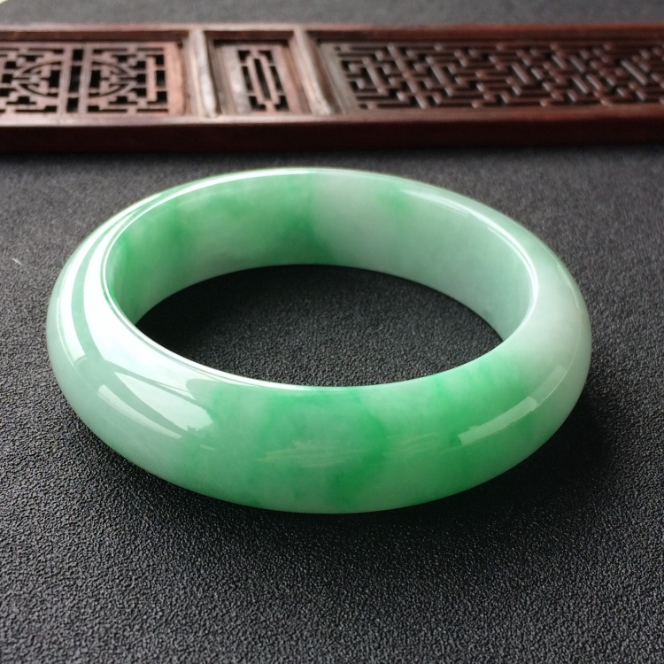 (超值推荐)糯冰种飘翠手镯(56.6mm)