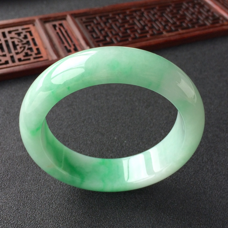 (超值推荐)糯冰种飘翠手镯(56.6mm)
