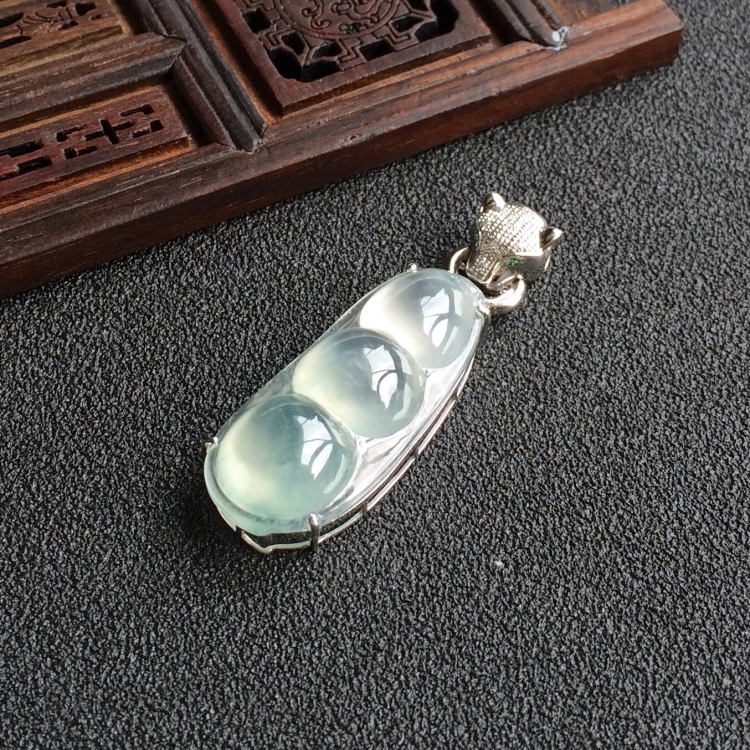 (超值推荐)冰种飘花镶白金福豆胸坠