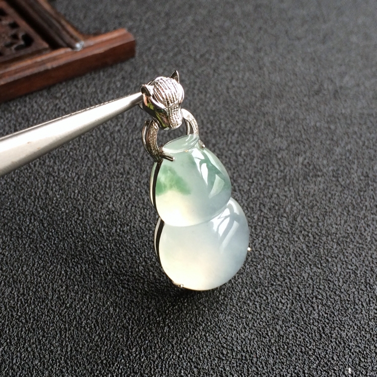 (超值推荐)冰种飘花镶白金葫芦胸坠