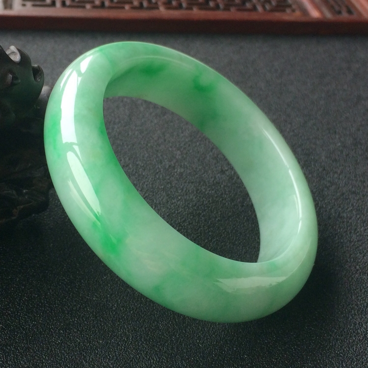 (超值推荐)糯冰种飘翠手镯(53.5mm)