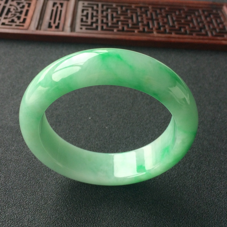 (超值推荐)糯冰种飘翠手镯(53.5mm)