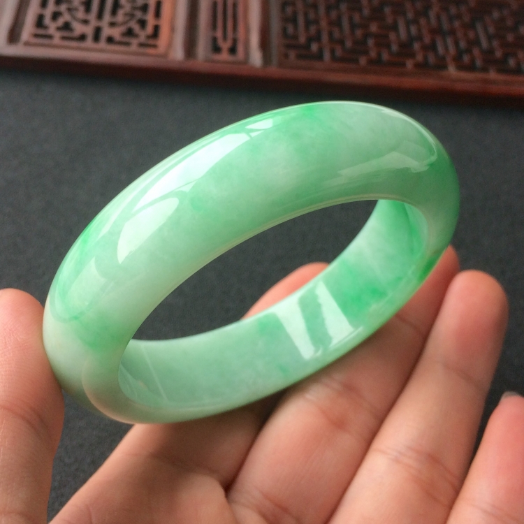 (超值推荐)糯冰种飘翠手镯(53.5mm)