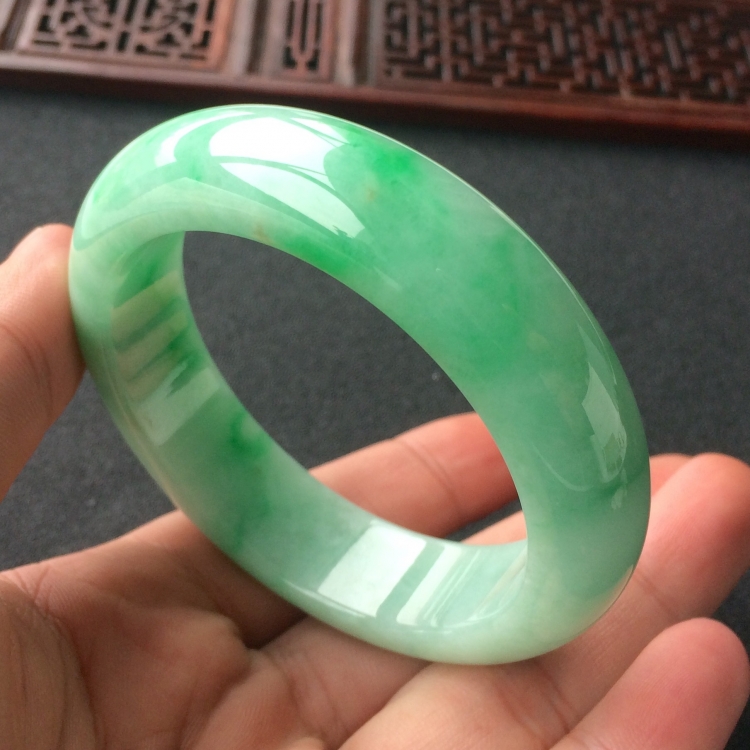 (超值推荐)糯冰种飘翠手镯(53.5mm)