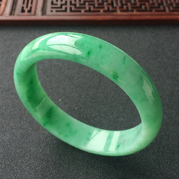(超值推荐)糯冰种飘翠手镯(57.2mm)