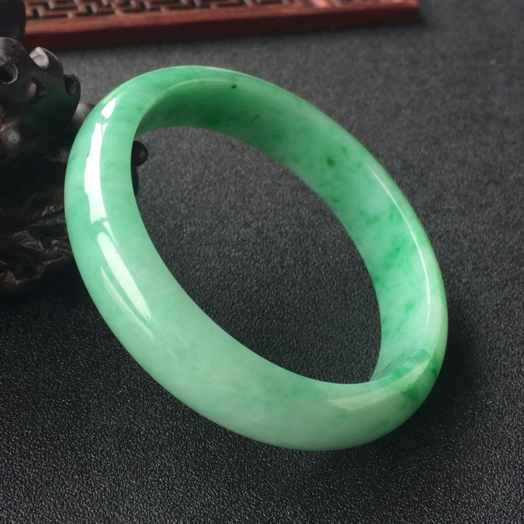 (超值推荐)糯冰种飘翠手镯(57.2mm)