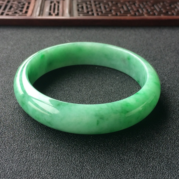 (超值推荐)糯冰种飘翠手镯(57.2mm)