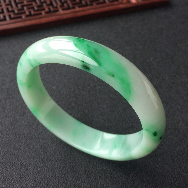 (超值推荐)糯冰种飘翠手镯(56.6mm)