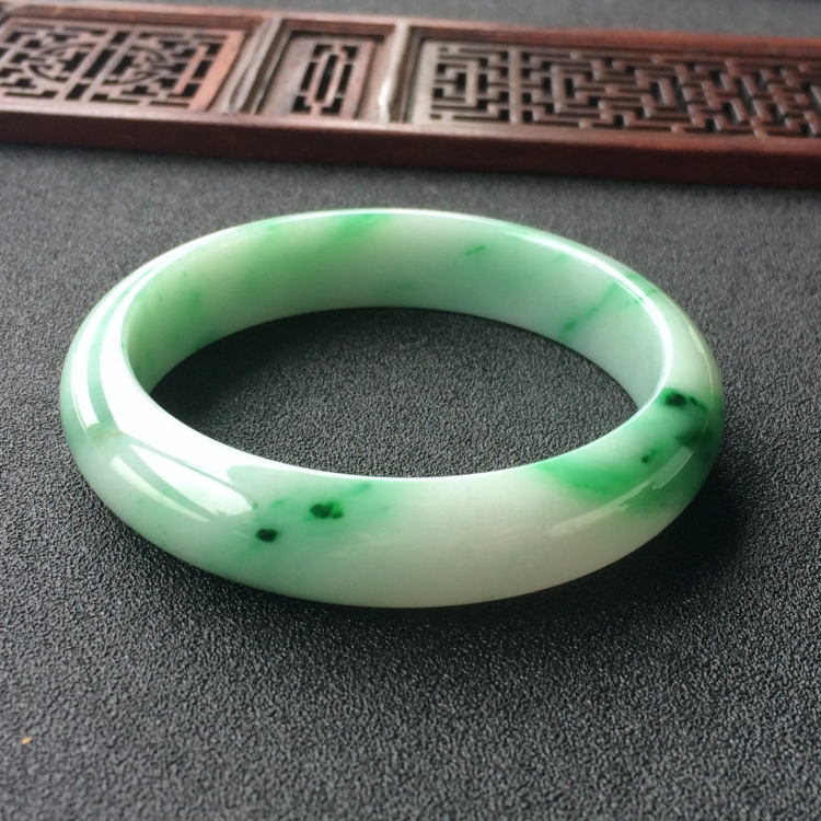 (超值推荐)糯冰种飘翠手镯(56.6mm)