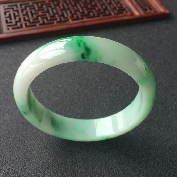 (超值推荐)糯冰种飘翠手镯(56.6mm)