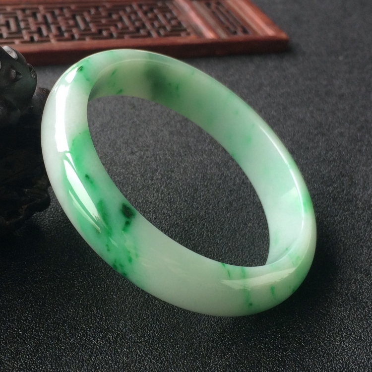 (超值推荐)糯冰种飘翠手镯(56.6mm)