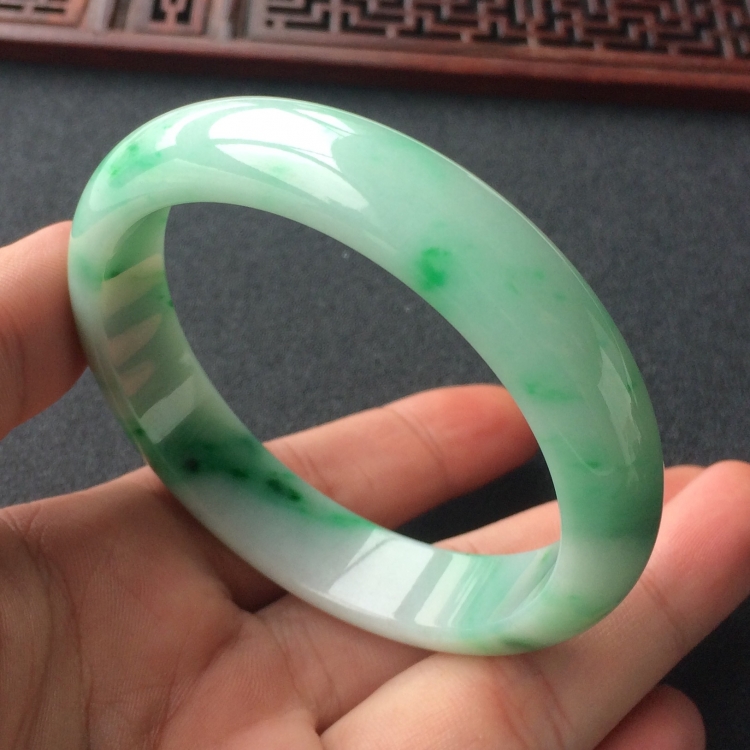 (超值推荐)糯冰种飘翠手镯(56.6mm)