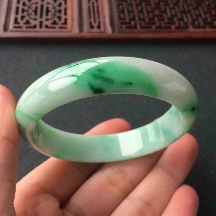 (超值推荐)糯冰种飘翠手镯(56.6mm)