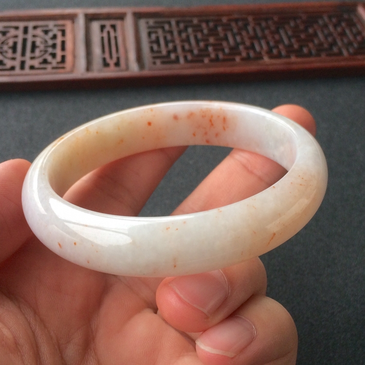 (超值推荐)糯冰种飘红花手镯(57.7mm)