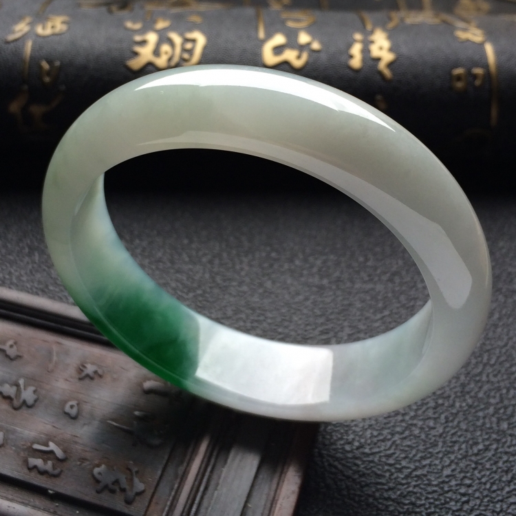 （超值推荐）糯冰种飘阳绿手镯（55.3mm）