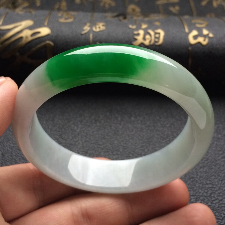 （超值推荐）糯冰种飘阳绿手镯（55.3mm）