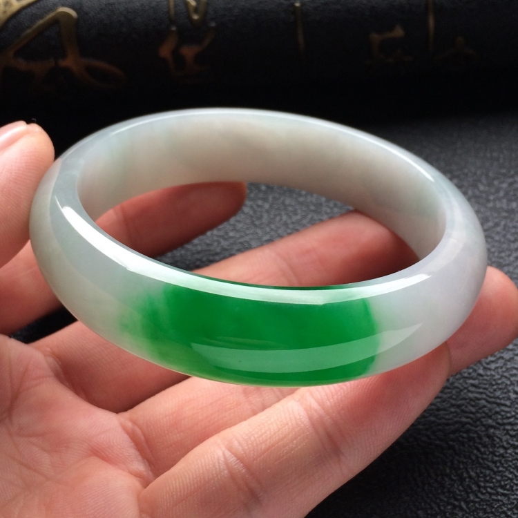 （超值推荐）糯冰种飘阳绿手镯（55.3mm）