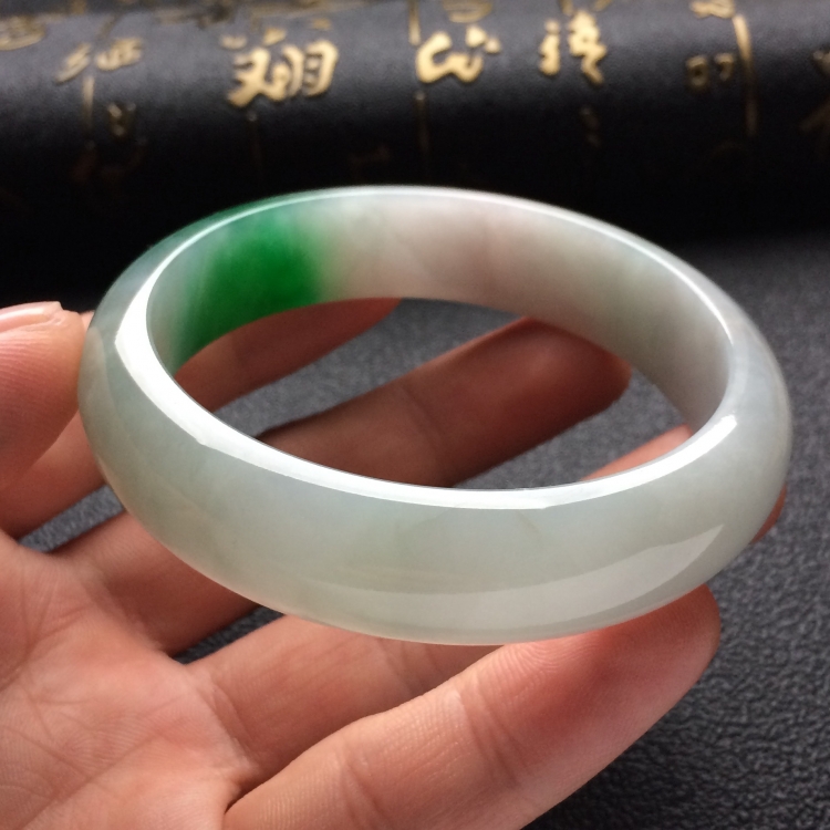 （超值推荐）糯冰种飘阳绿手镯（55.3mm）