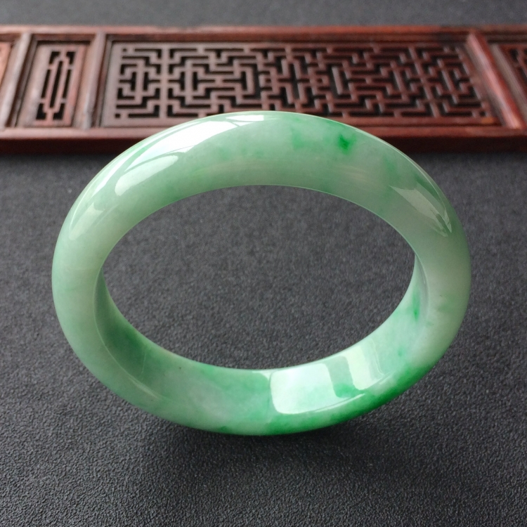 (超值推荐)糯冰种飘翠手镯(56.5mm)