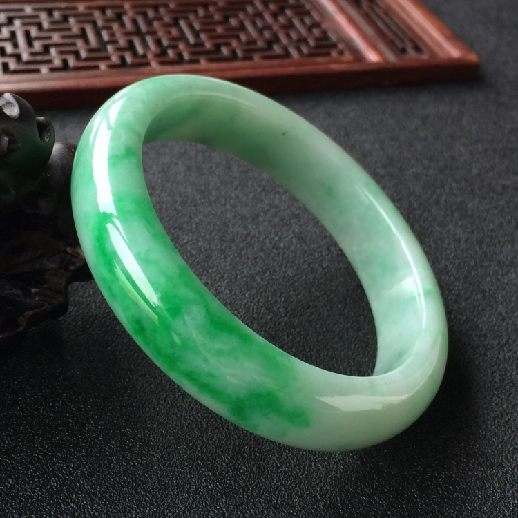 (超值推荐)糯冰种飘翠手镯(56.5mm)