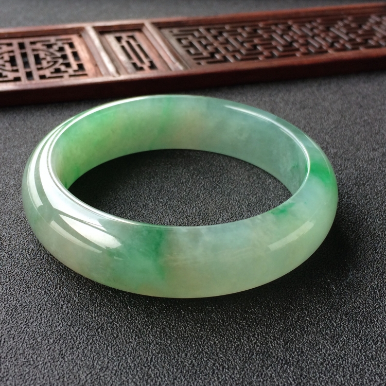 (超值推荐)糯冰种飘翠手镯(57.7mm)