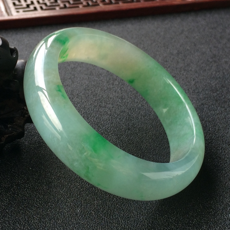 (超值推荐)糯冰种飘翠手镯(57.7mm)