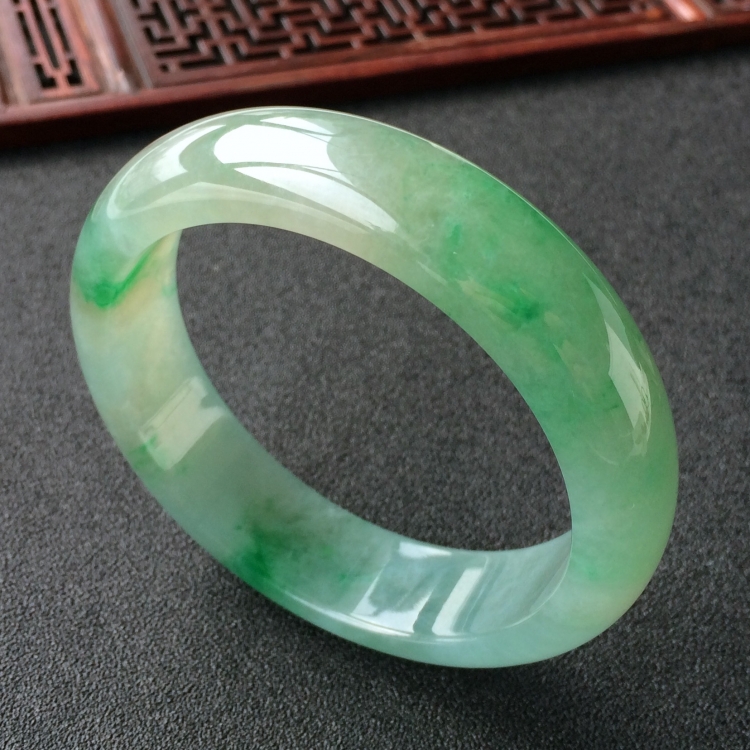 (超值推荐)糯冰种飘翠手镯(57.7mm)