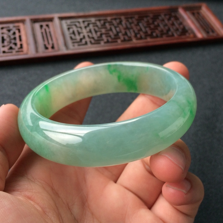 (超值推荐)糯冰种飘翠手镯(57.7mm)