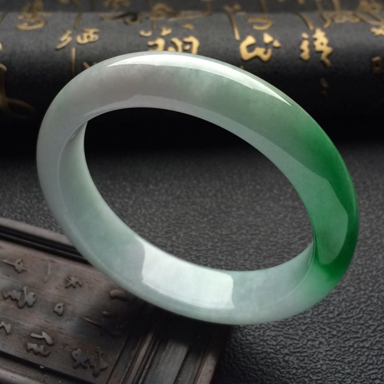 （超值推荐）糯冰种飘阳绿手镯（57.7mm）