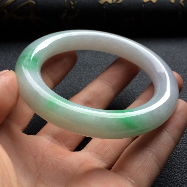 （超值推荐）糯冰种飘翠圆条手镯（54mm）