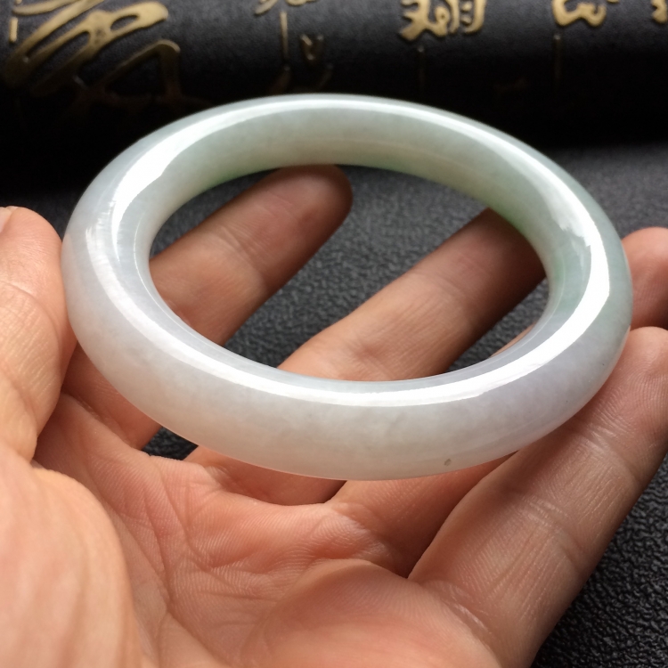 （超值推荐）糯冰种飘翠圆条手镯（54mm）