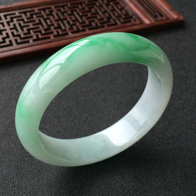 (超值推荐)糯冰种飘翠手镯(56.9mm)