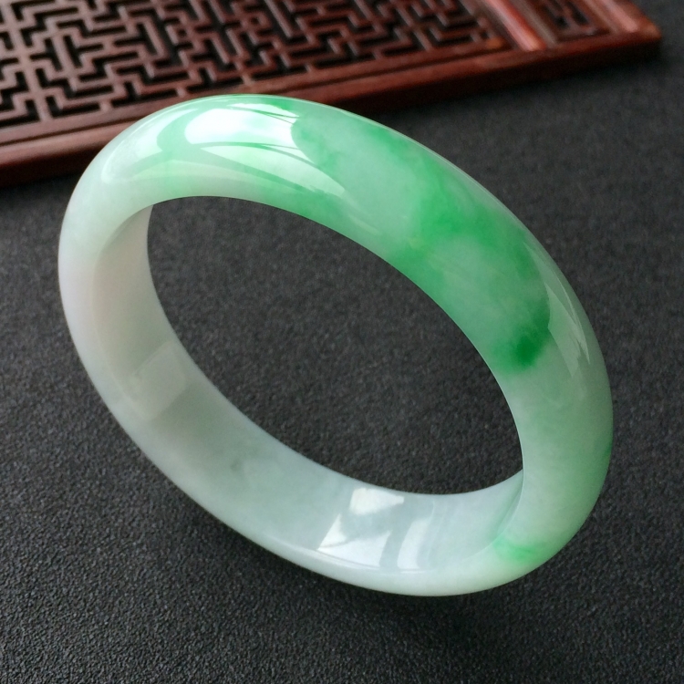 (超值推荐)糯冰种飘翠手镯(56.9mm)