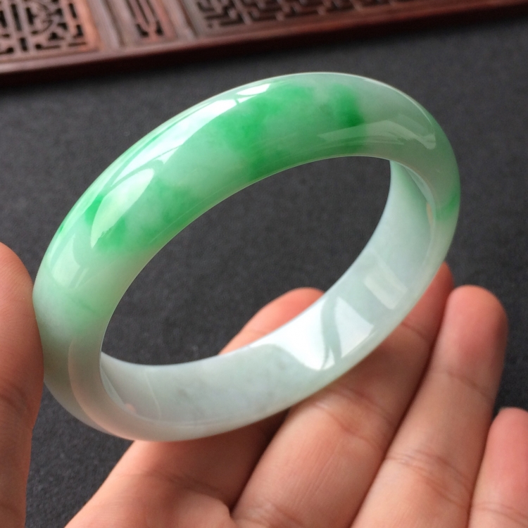 (超值推荐)糯冰种飘翠手镯(56.9mm)