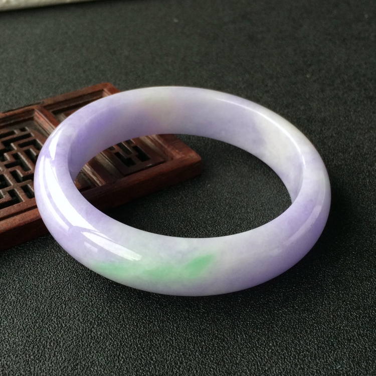 (超值推荐)糯冰种春带彩手镯(58.7mm)