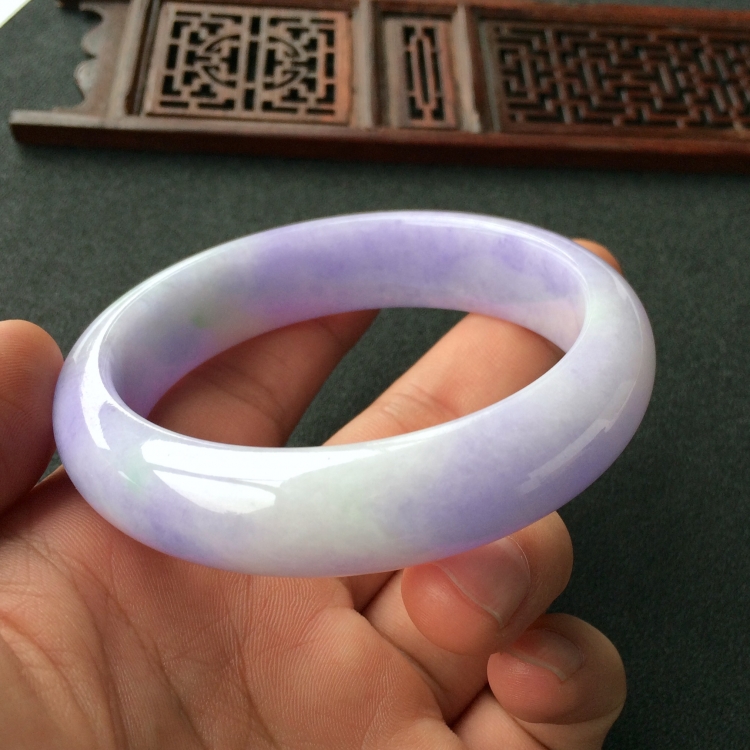 (超值推荐)糯冰种春带彩手镯(58.7mm)