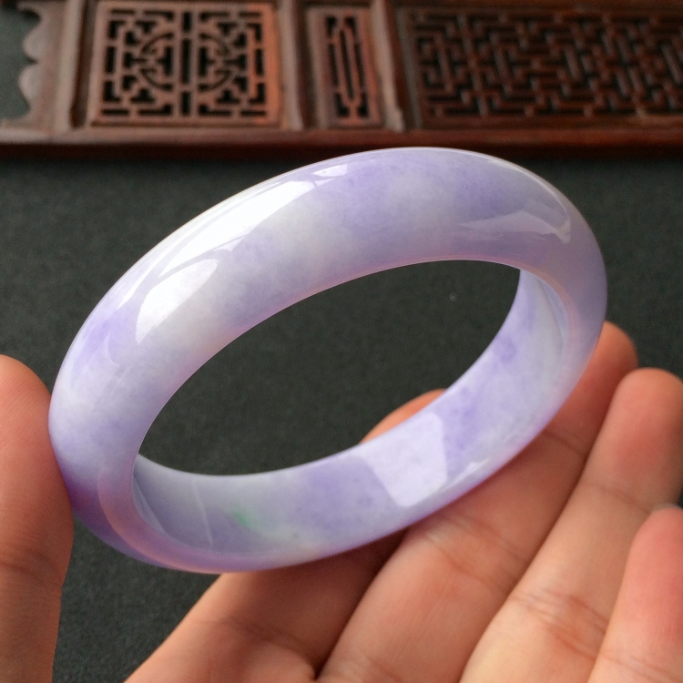 (超值推荐)糯冰种春带彩手镯(58.7mm)