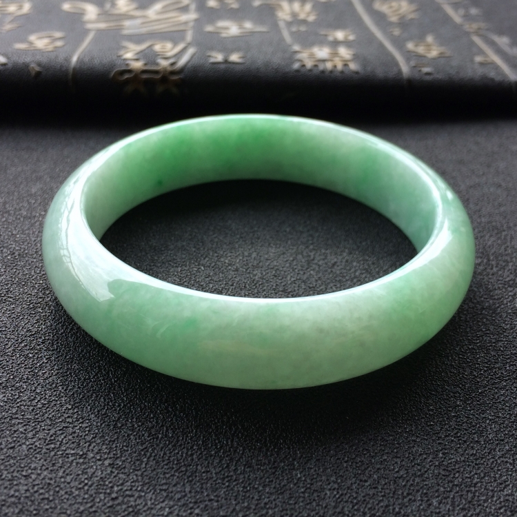 (超值推荐)糯冰种飘翠手镯(57.3mm)