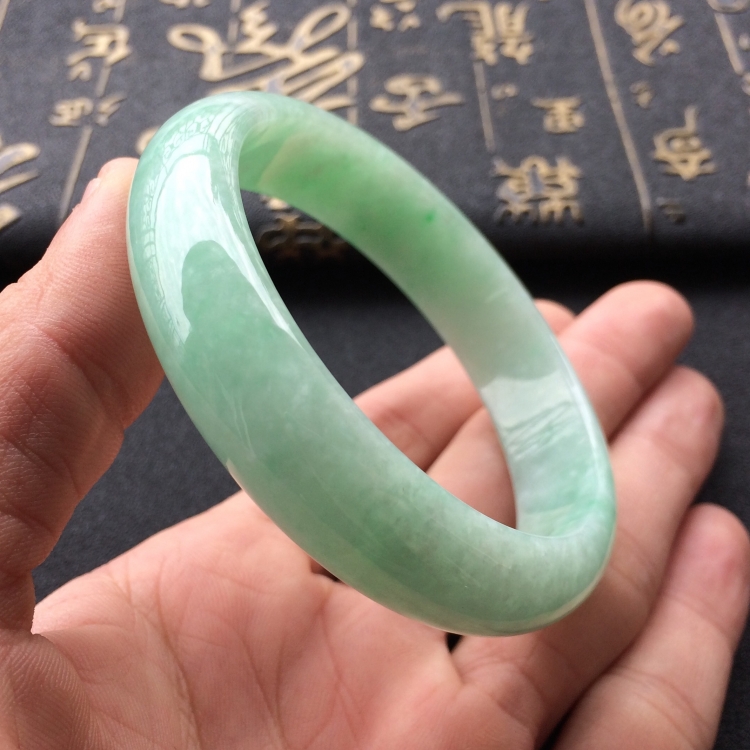 (超值推荐)糯冰种飘翠手镯(57.3mm)